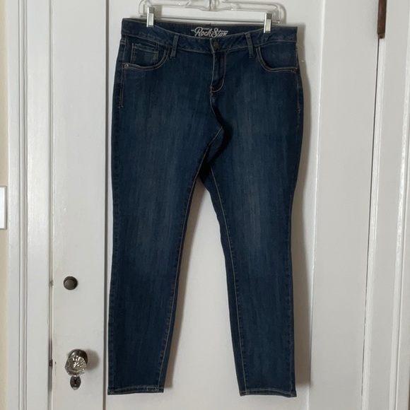 OLD NAVY Pants - OLD NAVY The Rock Star Skinny Stretch  Jean 14 Regular New